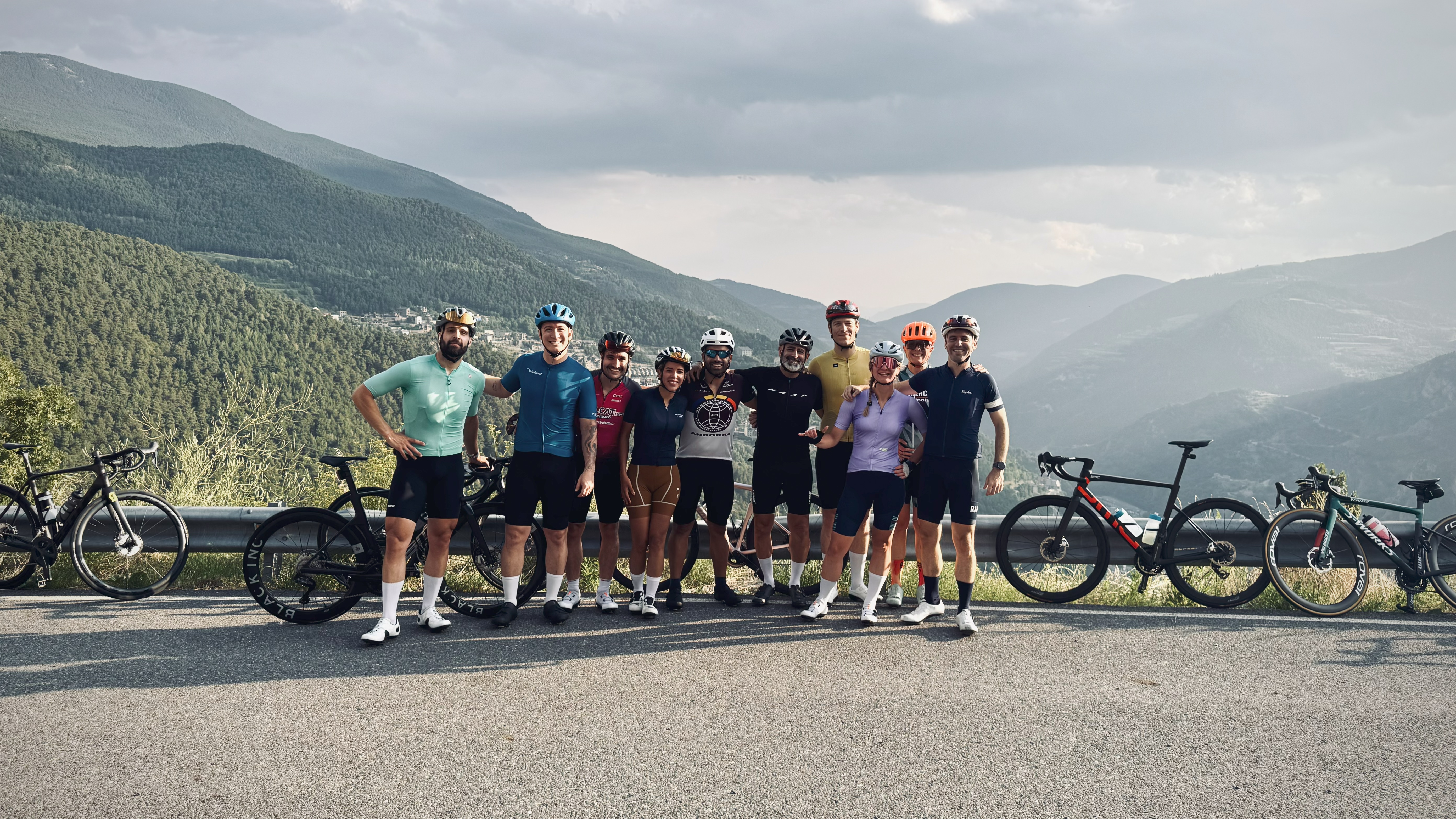 Viladomat Collective - Grupo de ciclistas en Andorra